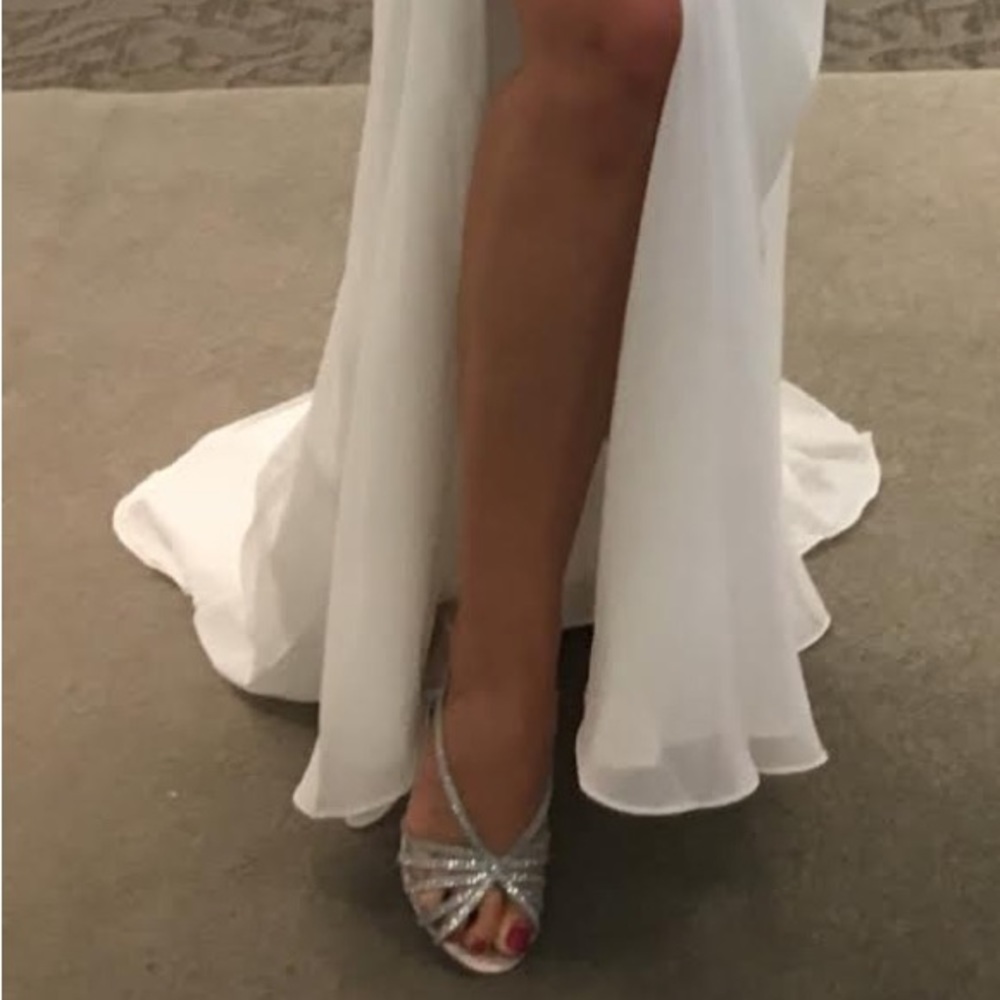 David’s Bridal silver low heel pumps size 8.5